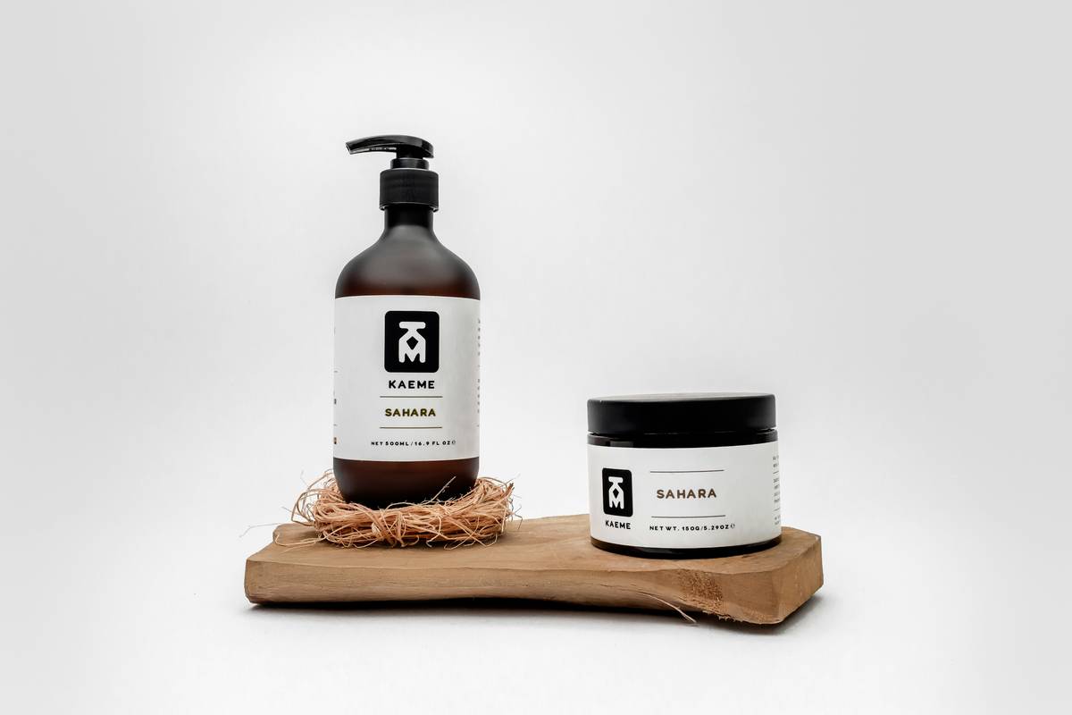 Golden retriever enjoying a pH-Neutral Bath with gentle shampoo lather on coat